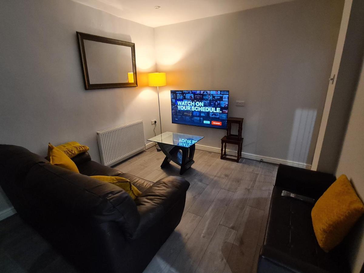 Whole House - 4 Bedrooms - Parking - Sleeps 8 Birmingham Kültér fotó