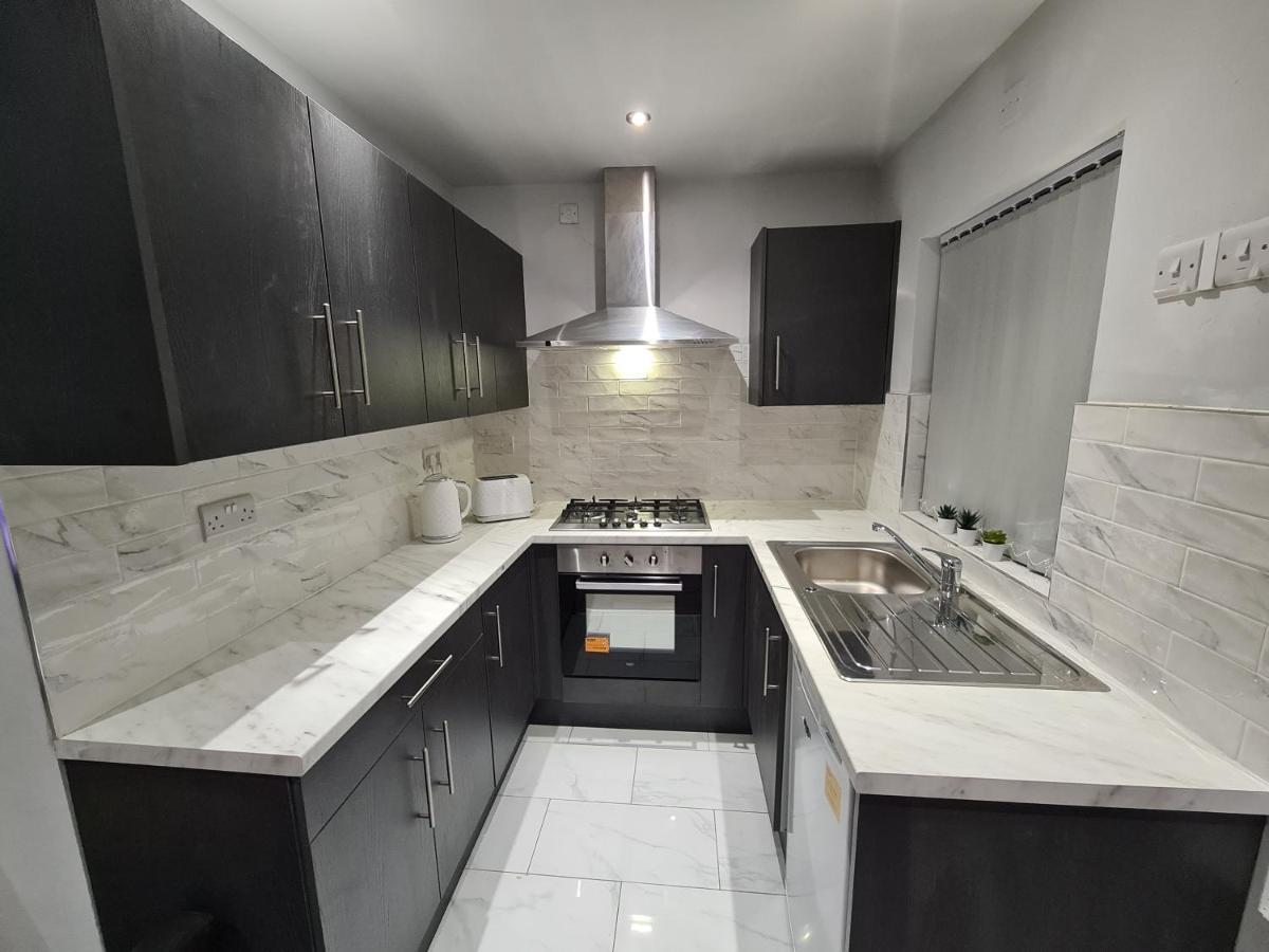 Whole House - 4 Bedrooms - Parking - Sleeps 8 Birmingham Kültér fotó