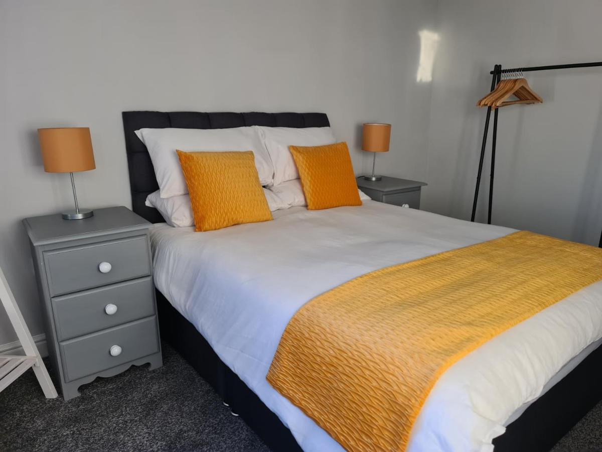 Whole House - 4 Bedrooms - Parking - Sleeps 8 Birmingham Kültér fotó