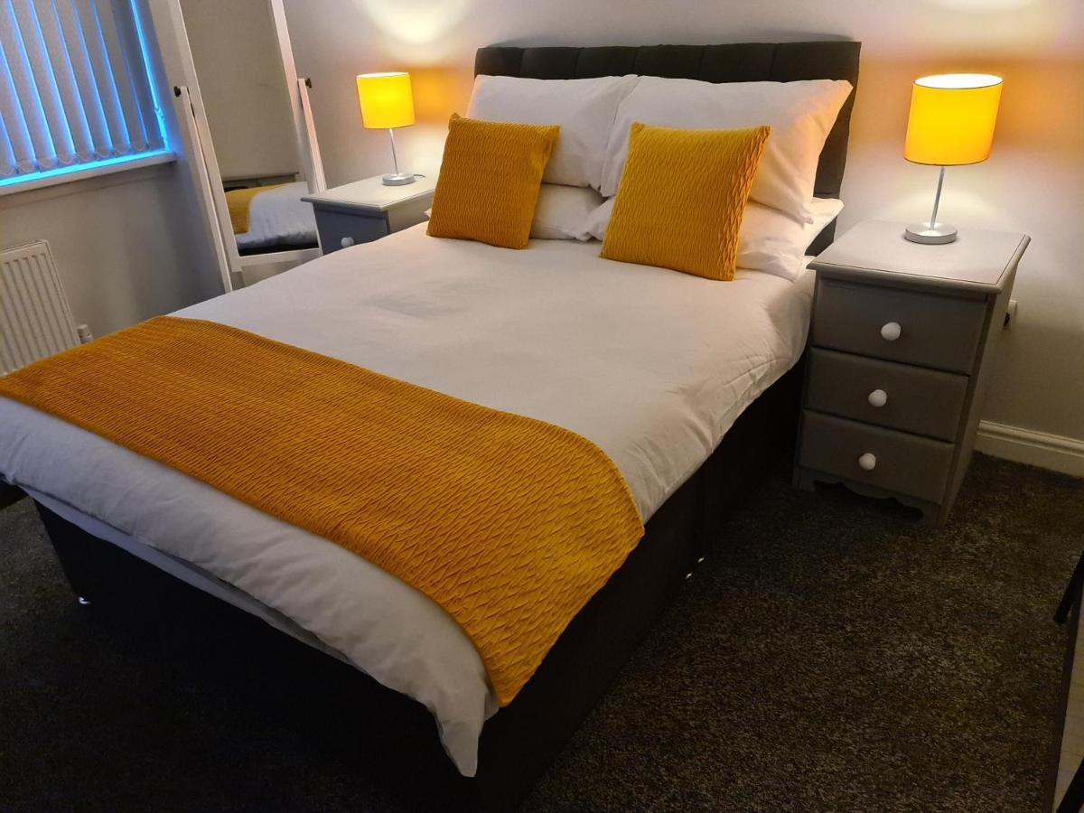 Whole House - 4 Bedrooms - Parking - Sleeps 8 Birmingham Kültér fotó
